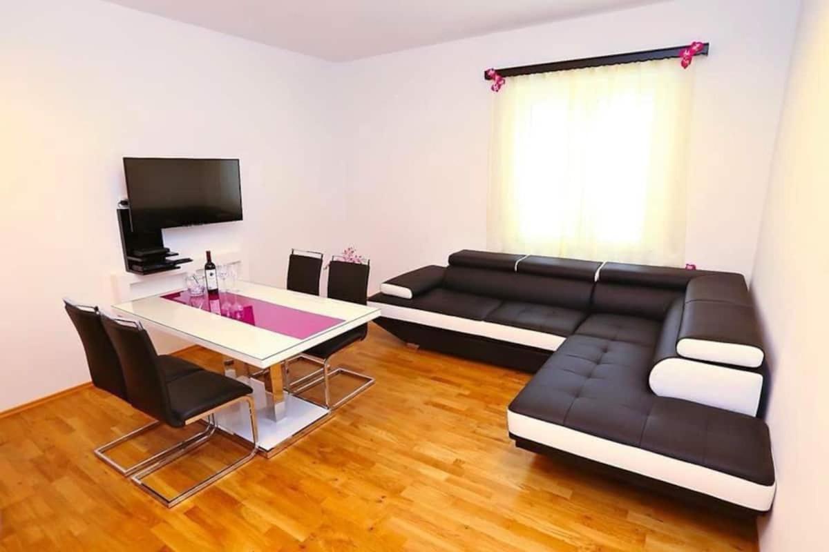 Split Central Retreat 外观 照片